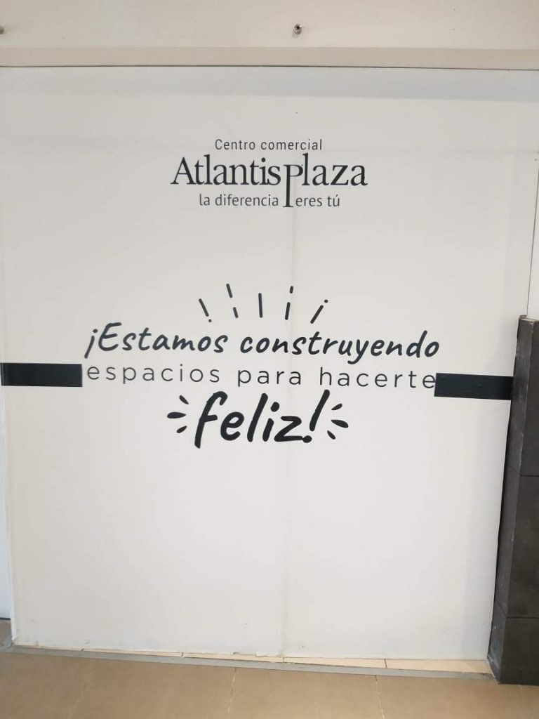 Cerramiento locales Atlantis Plaza