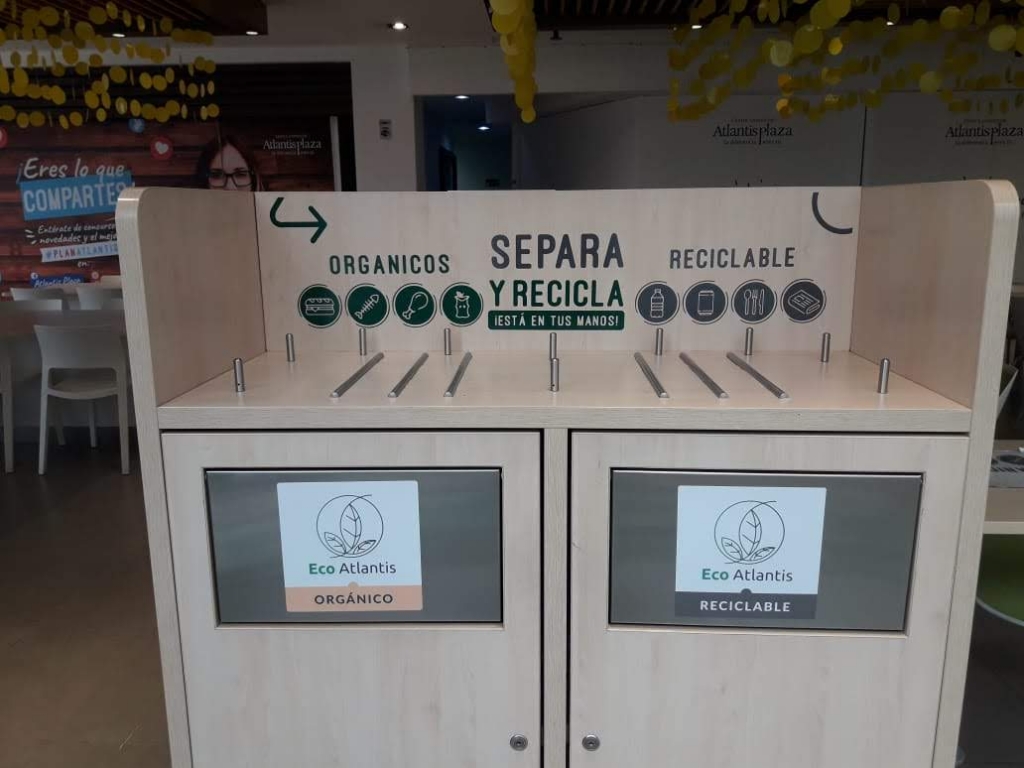 Corte de plotter espacio de reciclaje Atlantis Plaza